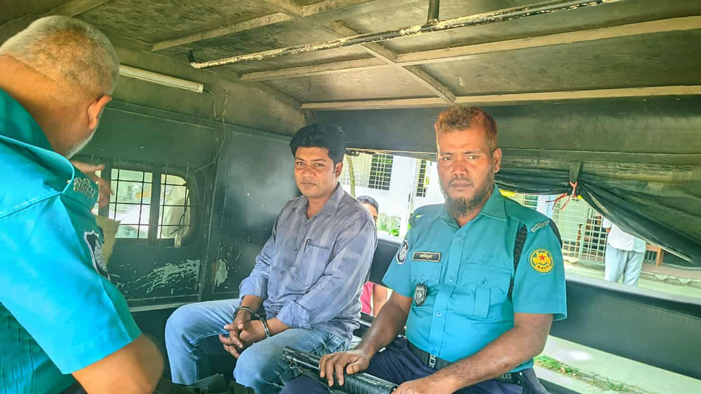 নিয়োগ পরীক্ষায় প্রক্সি দিতে এসে আটক ব্যাংক কর্মকর্তা