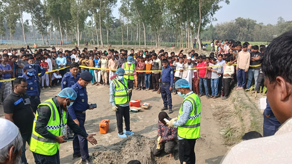 তারাগঞ্জে নিখোঁজের তিন দিন পর মাটিচাপা দেওয়া লাশ উদ্ধার