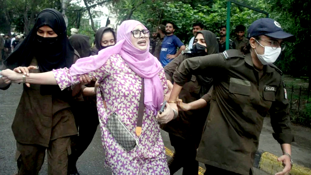 বিদেশি সংবাদমাধ্যমের ওপর বিধিনিষেধ আরোপ করল পাকিস্তান