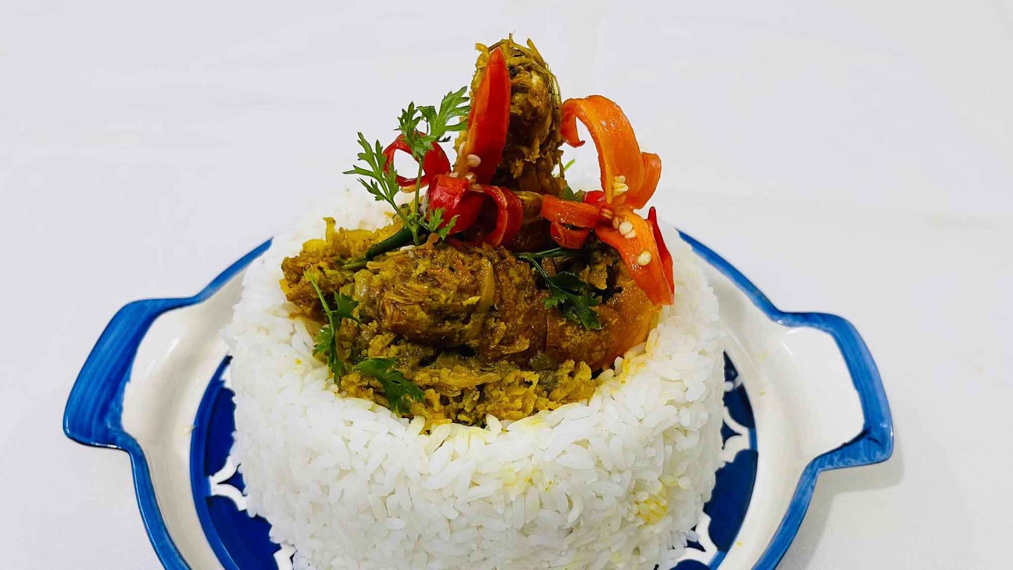 গরম ভাতের সঙ্গে নারকেল চিংড়ি