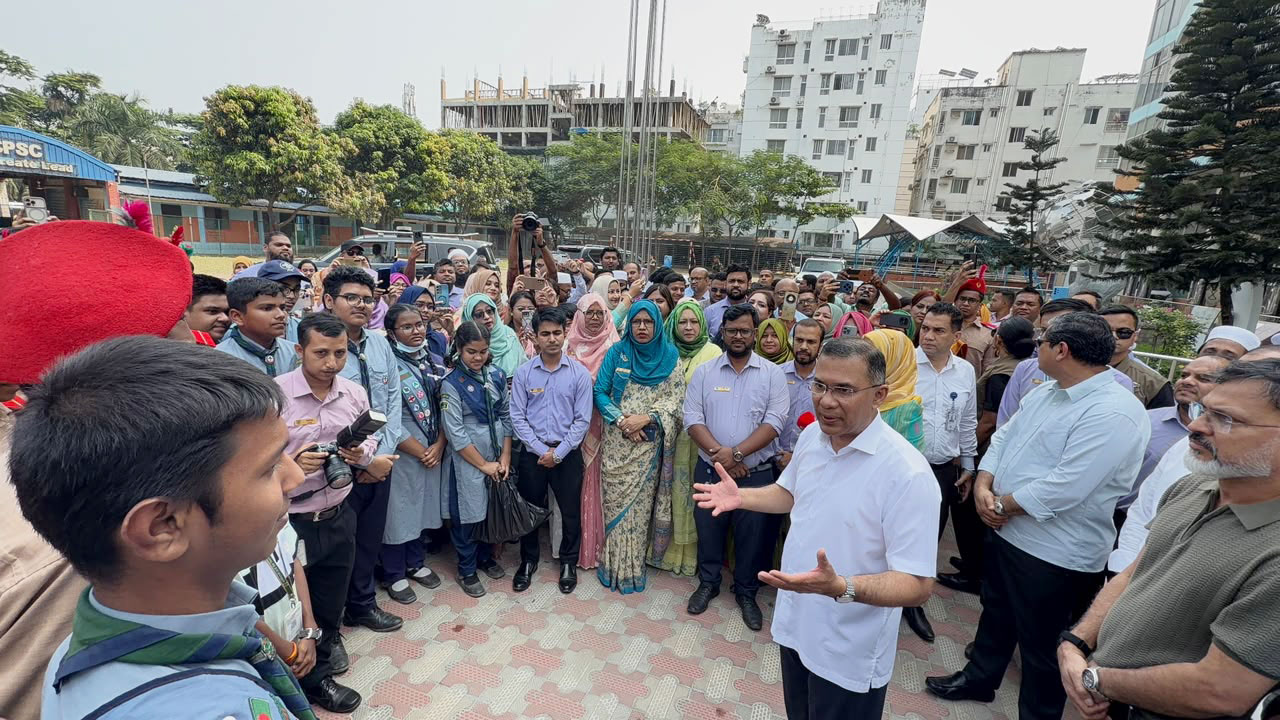 স্মৃতিবিজড়িত ঢাকা রেসিডেনসিয়াল কলেজে প্রধানমন্ত্রী, দিলেন দেশ গড়ার বার্তা