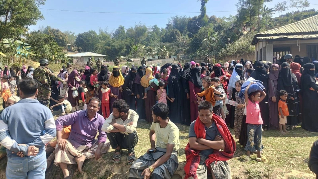 কক্সবাজারে আশ্রয়শিবিরের বাইরে বাস করা ৬২২ রোহিঙ্গাকে আটক করে ক্যাম্পে ফেরত