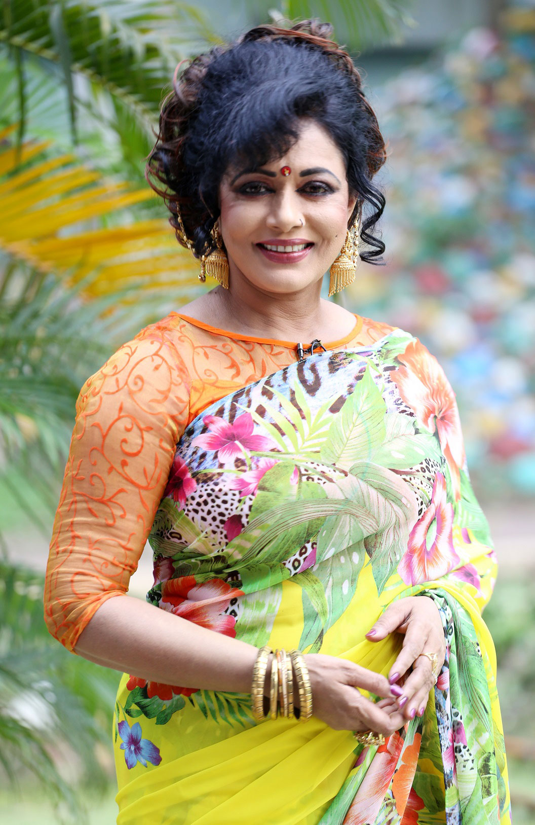 রোজিনার পরিচালনায় নতুন সিনেমা ‘এখনই সময়’