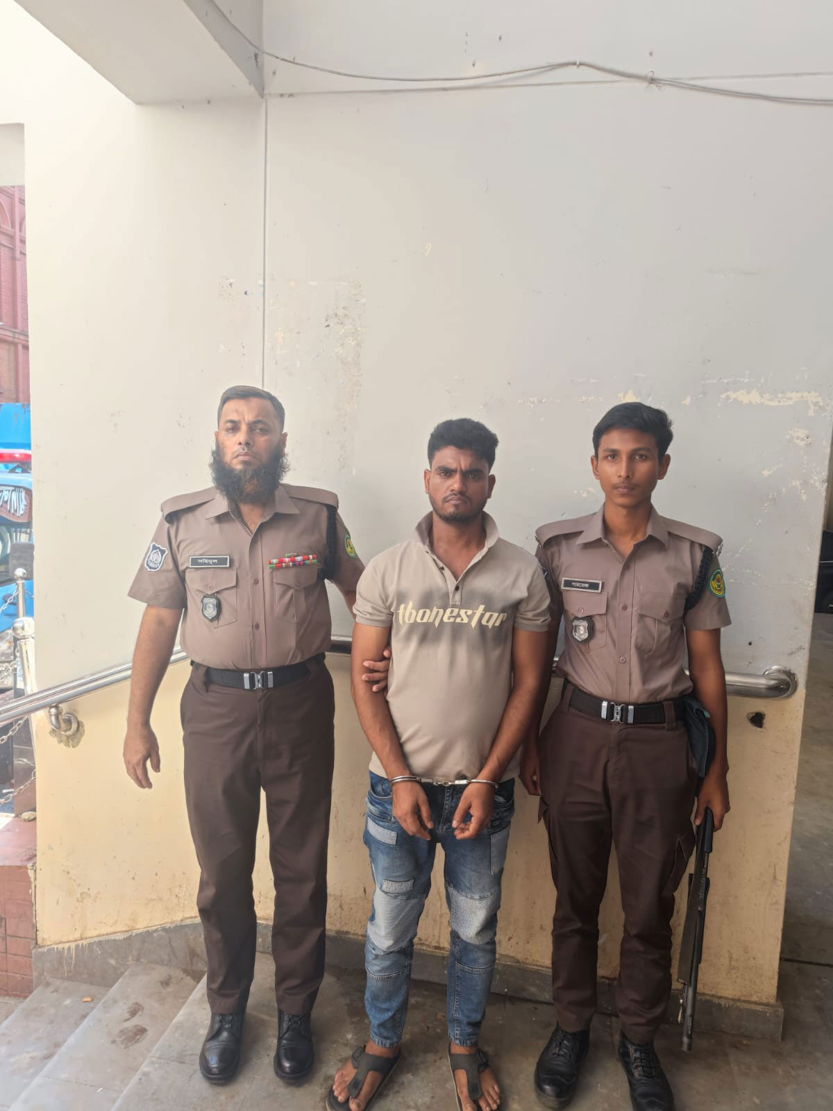 টাকা না পেয়ে তৃতীয় লিঙ্গের নেত্রীকে শ্বাসরোধে হত্যার অভিযোগ, যুবক গ্রেপ্তার