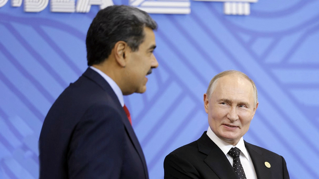 মাদুরোকে ধরে নিয়ে যাওয়ার পরও কেন নিশ্চুপ পুতিন