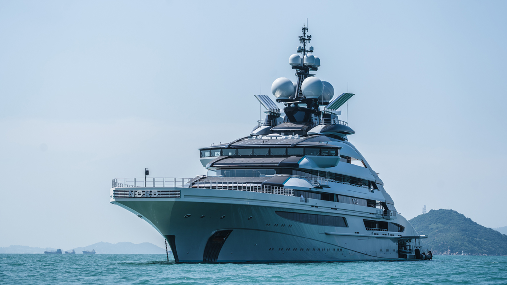 রুশ প্রমোদতরির হরমুজ পাড়ি—থামায়নি ইরান, আটকায়নি যুক্তরাষ্ট্রও