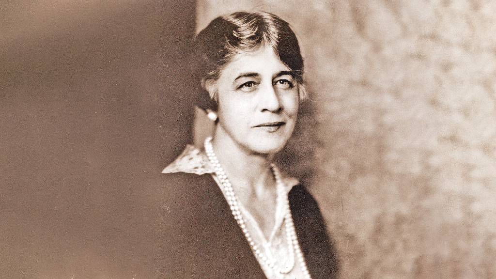 নাগরিকত্ব ফিরিয়ে যুক্তরাষ্ট্রের প্রথম নারী রাষ্ট্রদূত হন রুথ ওয়েন