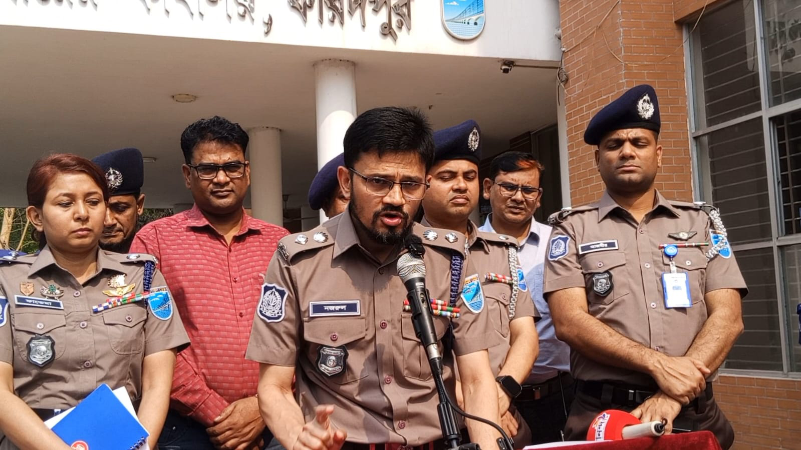 ফরিদপুরে রাজু হত্যা: কিলিং মিশনে মুখোশ পরে অংশ নেয় ছোট ভাই