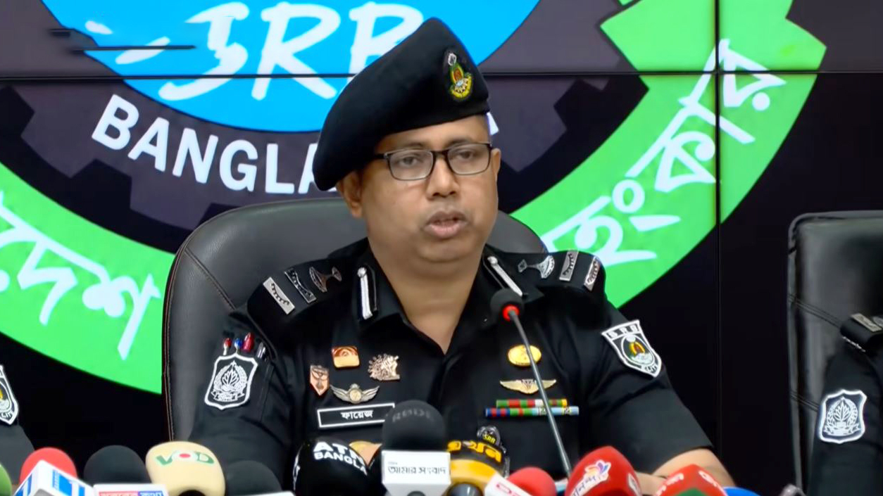৮-১০ লাখে যুব উন্নয়নের প্রশ্নপত্র ফাঁস, গ্রেপ্তার ৭ জনের ৫ জনই সরকারি কর্মচারী