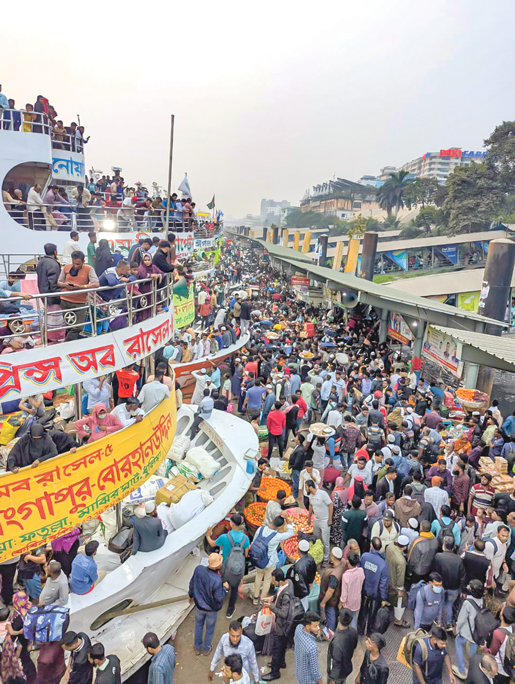 ভোটারদের জন্য বিনা ভাড়ায় লঞ্চ প্রার্থীদের