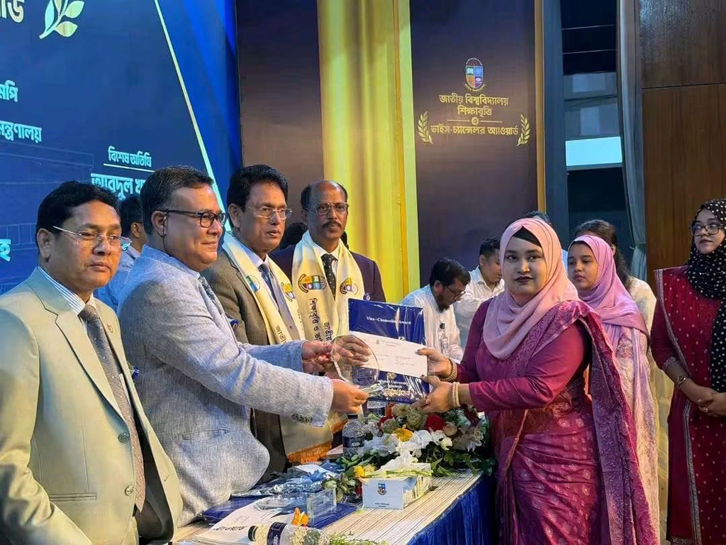 জাতীয় বিশ্ববিদ্যালয়ের ভাইস চ্যান্সেলর অ্যাওয়ার্ড পেলেন নালিতাবাড়ীর সাদিয়া
