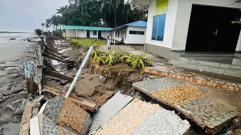 জোয়ারের পানির ঢেউয়ে সেন্ট মার্টিনের ১১ হোটেল-রিসোর্ট ক্ষতিগ্রস্ত