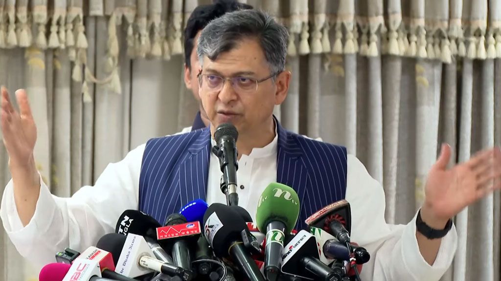 এত শক্তি প্রদর্শন আপনাদের মানায় না— অন্তর্বর্তী সরকারকে কড়া হুঁশিয়ারি সালাহউদ্দিনের