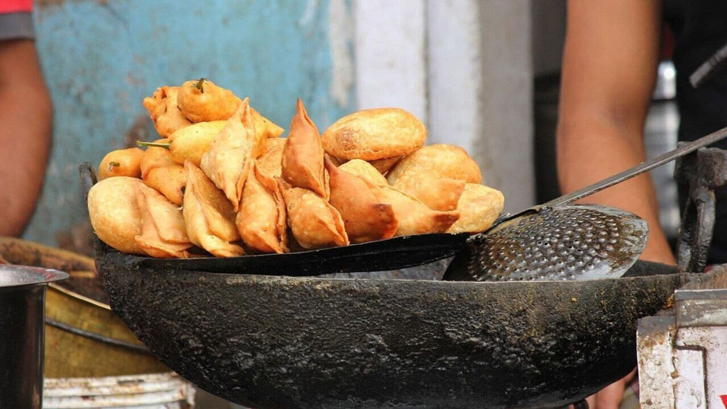 শিঙাড়া-জিলাপির জন্য সিগারেটের মতো সতর্কবার্তা দেখাবে ভারত