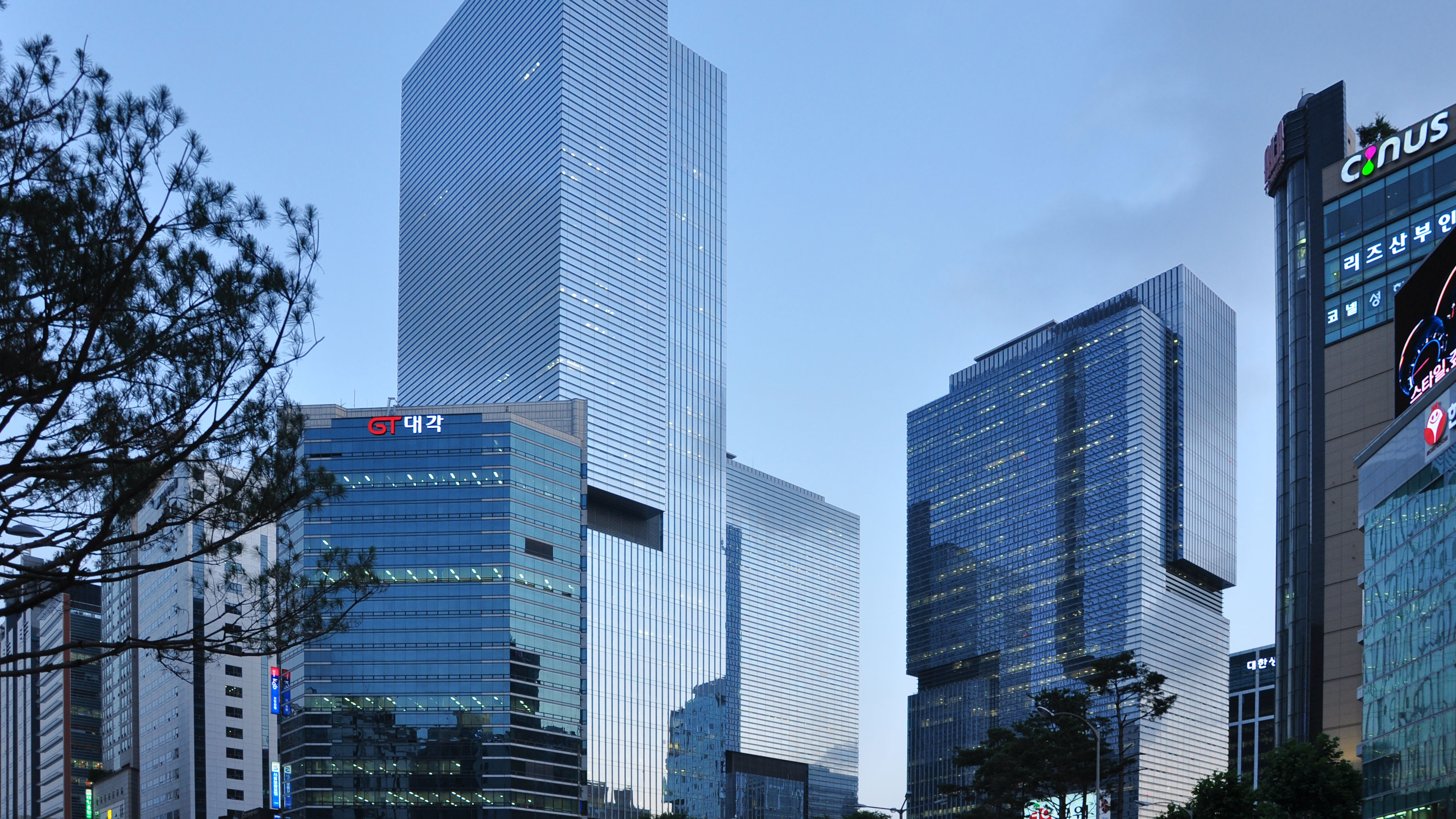 ধর্মঘটের হুমকি শ্রমিকদের, ২০ বিলিয়ন ডলারের ক্ষতির শঙ্কায় স্যামসাং