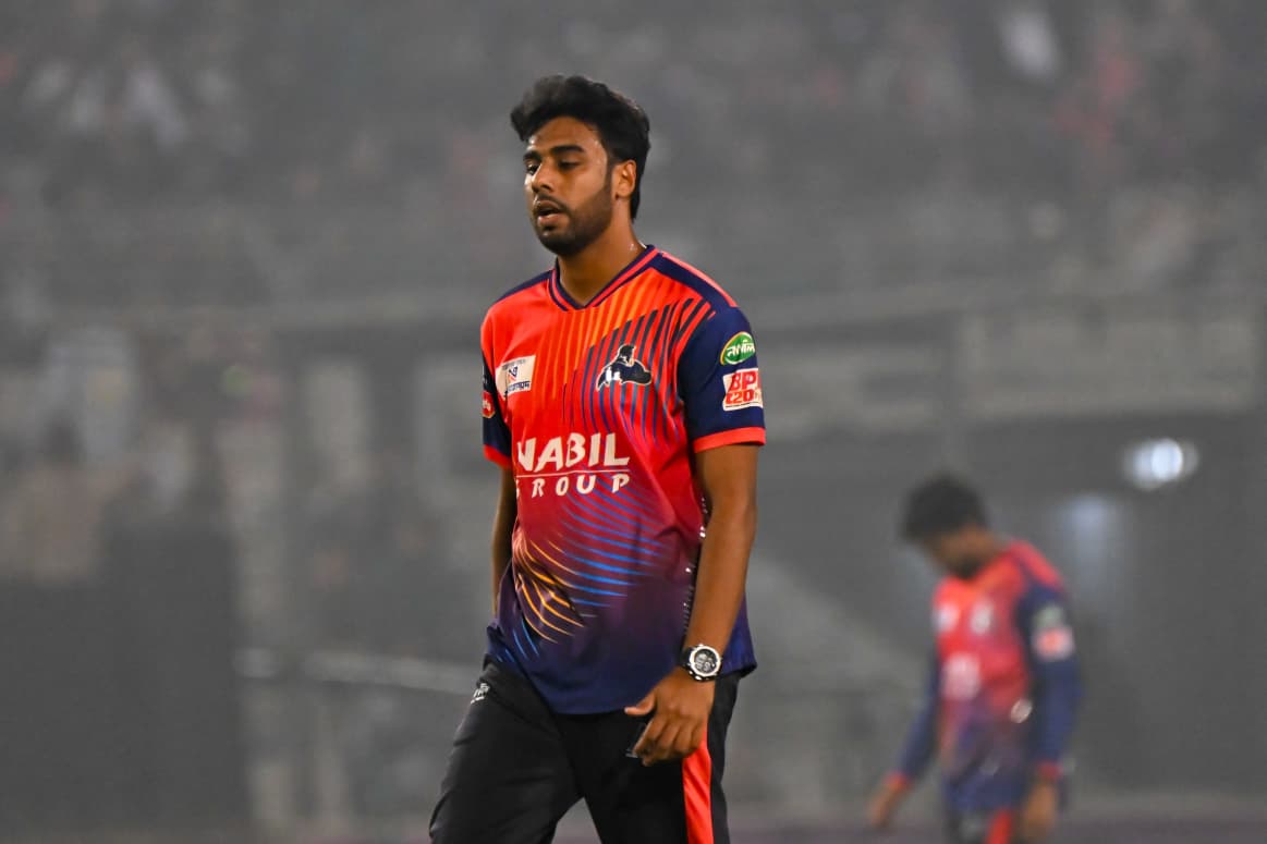 বাংলাদেশ দলের চমক সাকলাইনকে বেশি উচ্ছ্বসিত না হওয়ার পরামর্শ মায়ের