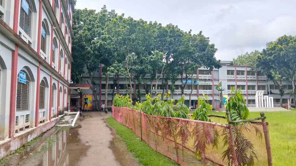 পাবনায় কলেজ ফান্ড থেকে  কোটি টাকা গায়েব,মামলা