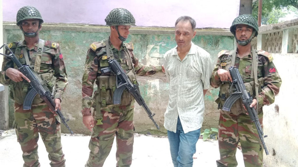 সাতক্ষীরায় অস্ত্র, মাদকসহ সাবেক এমপিপুত্র আটক