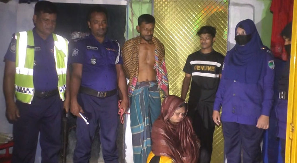 সাতক্ষীরায় নৌবাহিনীর অভিযানে অস্ত্র-মাদকসহ আটক ৩