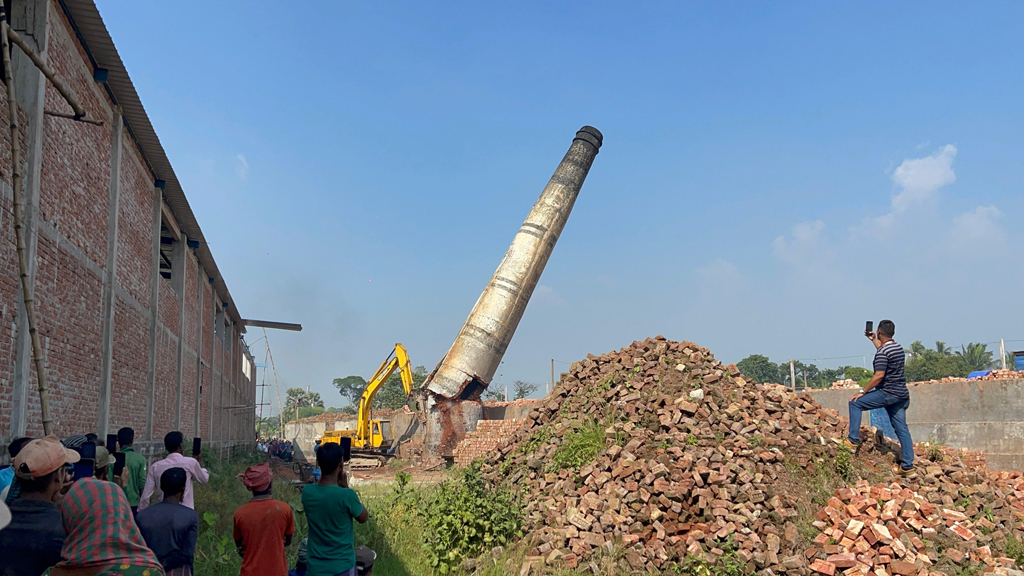 ধামরাইয়ে সাত ইটভাটায় অভিযান, ১২ লাখ টাকা জরিমানা