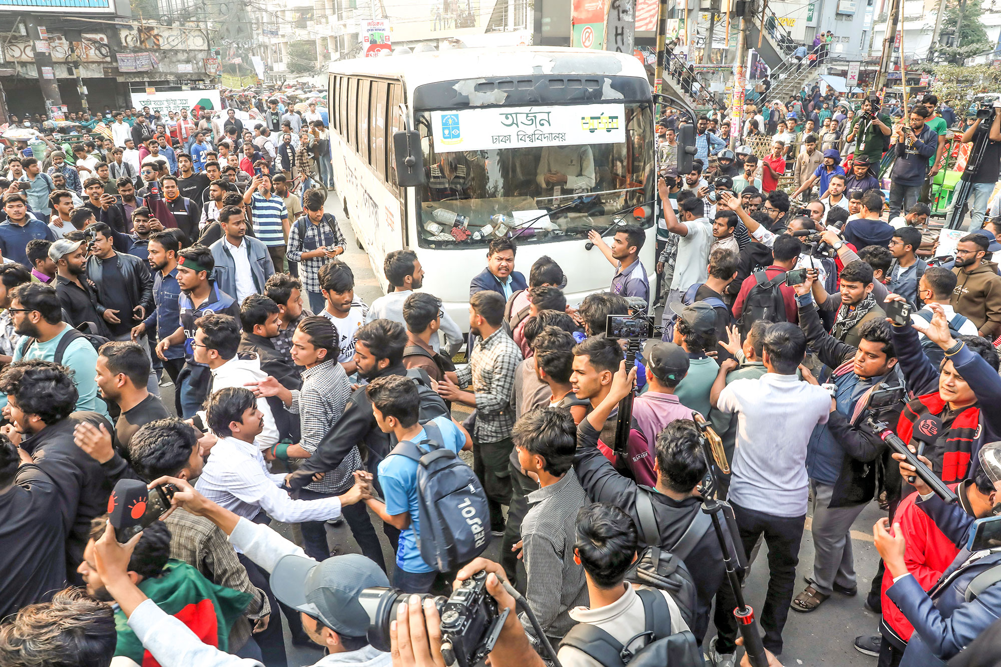 ঢাকার সাত কলেজ: দিনভর চরম দুর্ভোগ হাজারো মানুষের