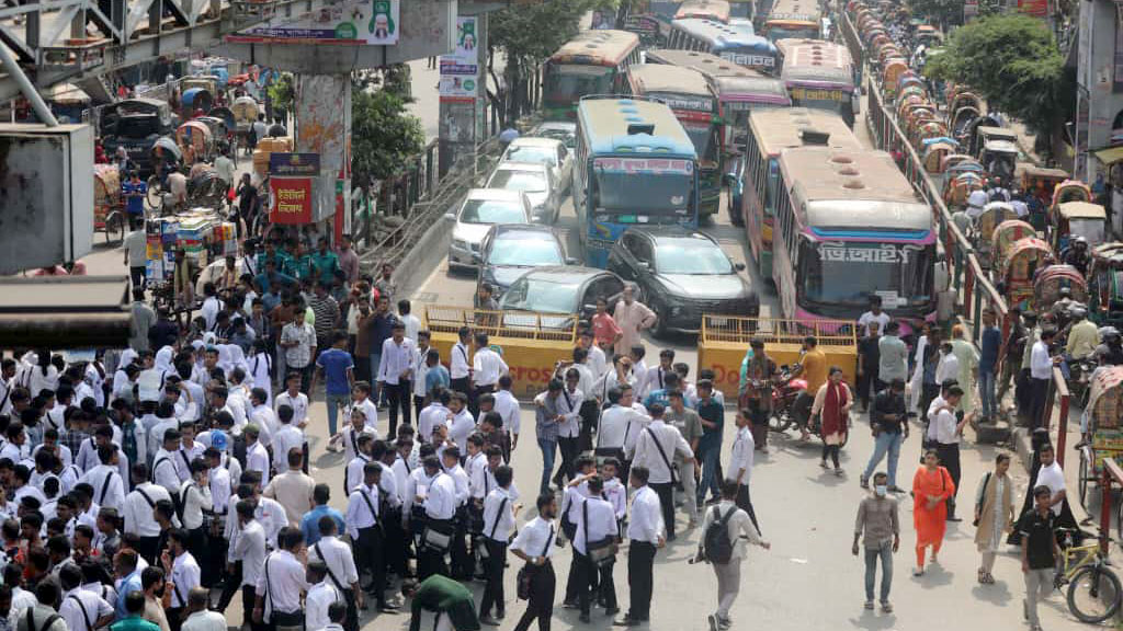 সায়েন্স ল্যাবে বদরুন্নেসা ও ‎ঢাকা কলেজের শিক্ষার্থীদের সড়ক অবরোধ, পরে প্রত্যাহার