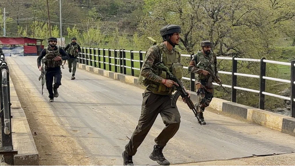 ভারত শাসিত কাশ্মীরে পর্যটকদের ওপর অতর্কিত গুলি, পাঁচজন নিহত