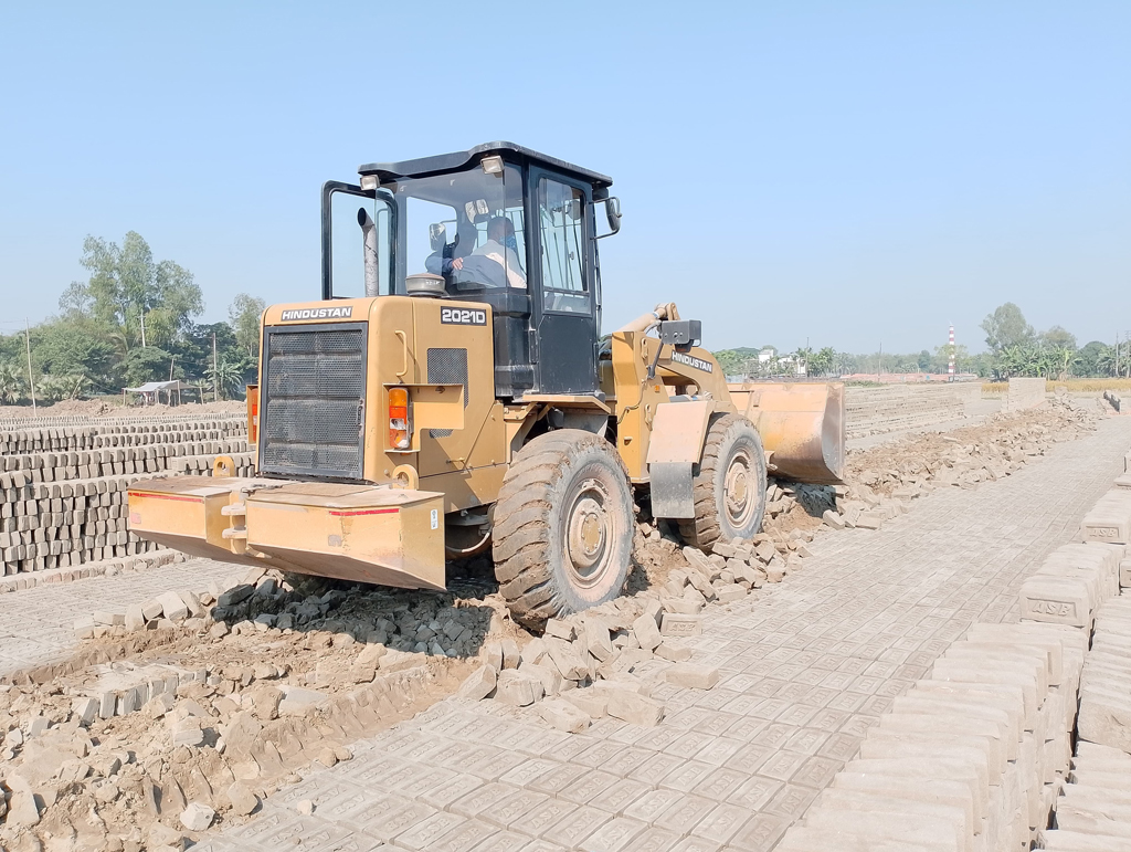 শেরপুরে অবৈধ ৩ ইটভাটা গুঁড়িয়ে দিয়েছে প্রশাসন