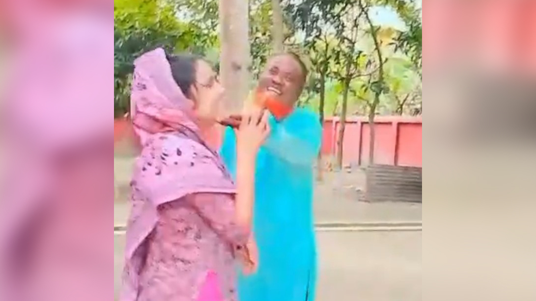 নারীকে নিয়ে ফায়ার সার্ভিসের স্টেশন অফিসারের নাচ-গানের ভিডিও ভাইরাল