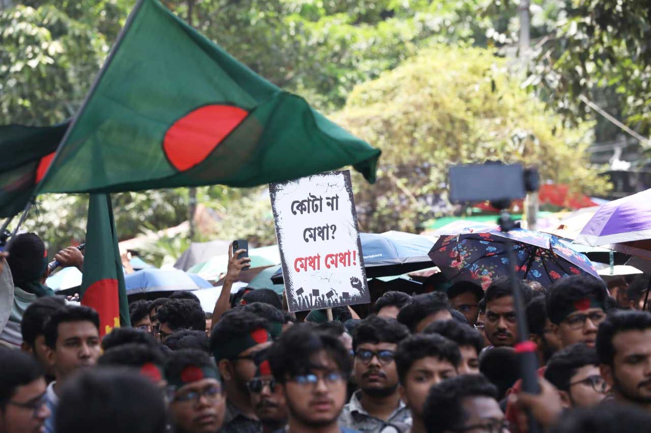 ‘‎লং মার্চ টু ঢাকা’ কর্মসূচিতে প্রকৌশল শিক্ষার্থীরা, আবারও শাহবাগ অবরোধ, যান চলাচল বন্ধ