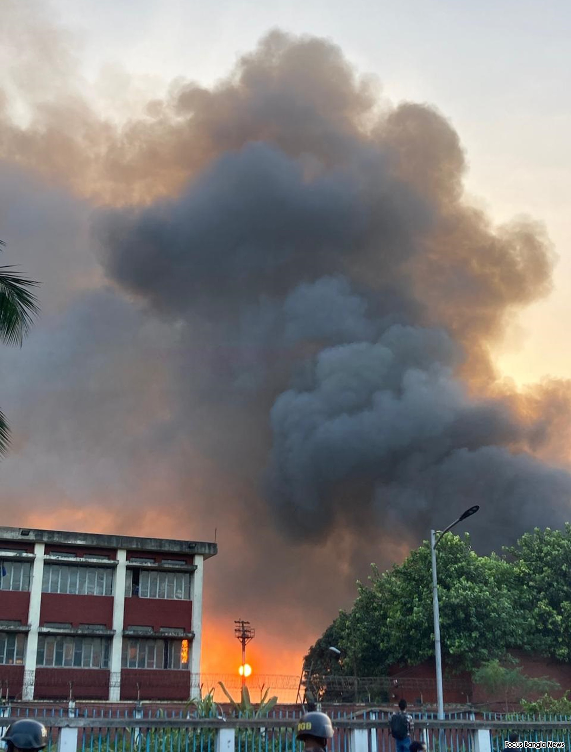 শাহজালাল বিমানবন্দরে অগ্নিকাণ্ডে অন্তত ১০ ফায়ার ফাইটার আহত