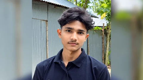 পূজামণ্ডপে ডেকোরেশনের সরঞ্জাম খুলতে গিয়ে বিদ্যুতায়িত হয়ে যুবকের মৃত্যু