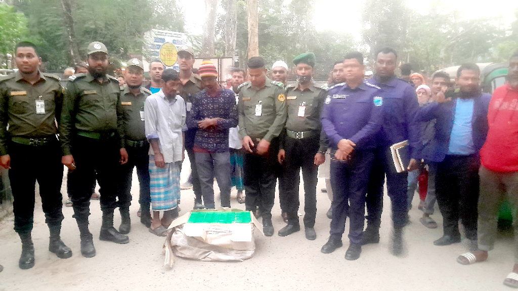 ময়লার গাড়িতে সরকারি ওষুধ পাচারকালে হাসপাতালের ২ কর্মচারী আটক