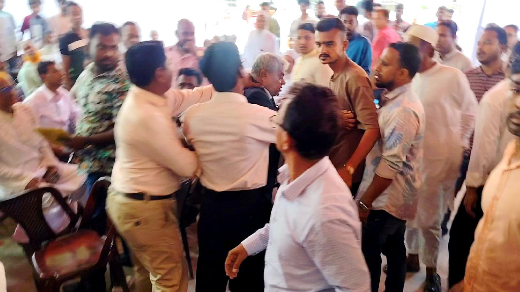 শরীয়তপুর জেলা আইনজীবী সমিতির নির্বাচন: প্রার্থীদের মনোনয়নপত্র ক্রয়ে বাধার অভিযোগ