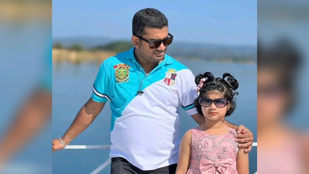 দাদার কবরের পাশে চিরনিদ্রায় শায়িত মাইলস্টোনের আয়মান
