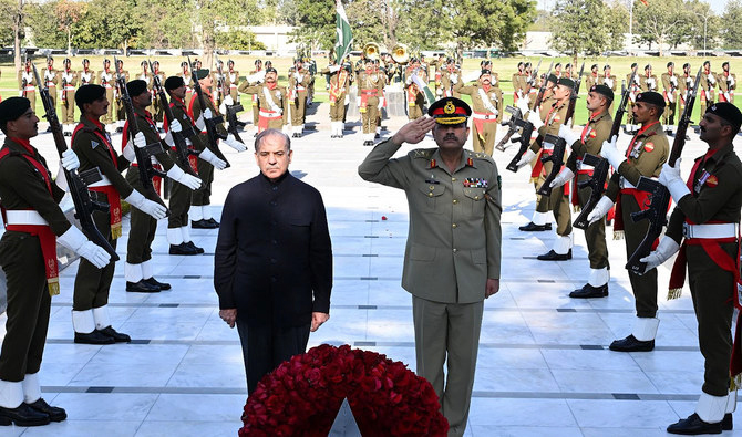 পাকিস্তানের প্রধানমন্ত্রী শেহবাজ শরিফ ও সেনাপ্রধান ফিল্ড মার্শাল আসিম মুনির। ছবি: সংগৃহীত