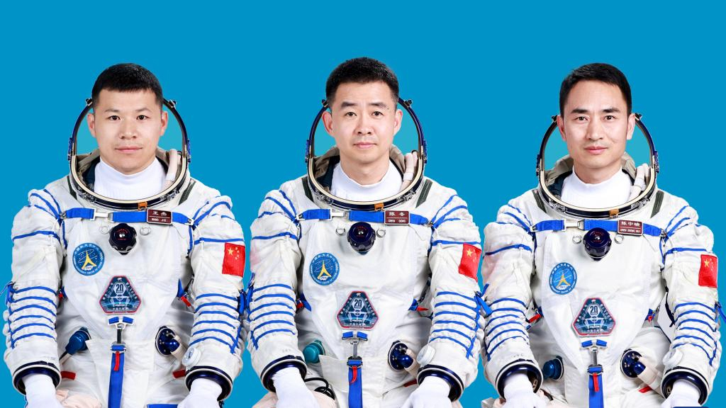 আটকে গেল ৩ চীনা নভোচারীর পৃথিবীতে ফেরা
