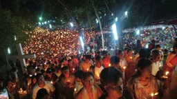 প্রার্থনায় মুখরিত গারো পাহাড়, মোমবাতি হাতে শোভাযাত্রায় হাজারো পুণ্যার্থী