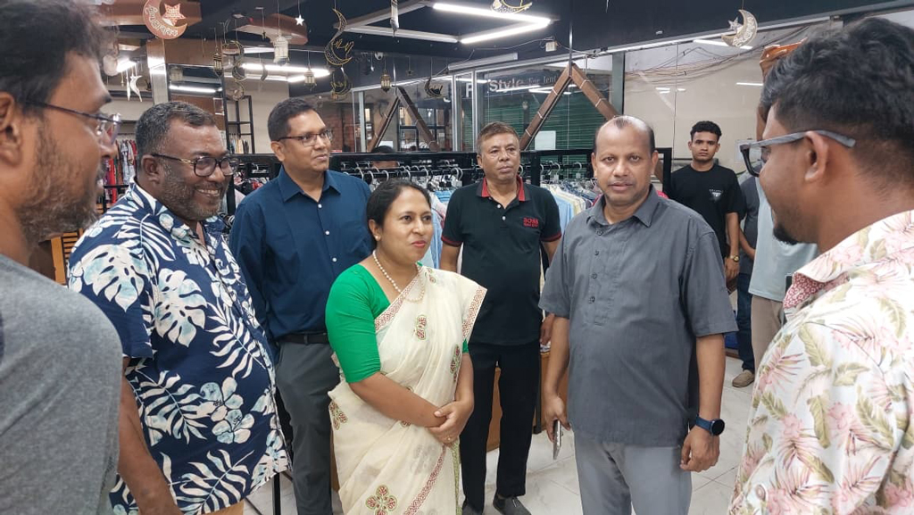 রাত ৮টার মধ্যে শপিং মল-দোকান বন্ধের নির্দেশনা প্রচারণায় শেরপুর জেলা প্রশাসন