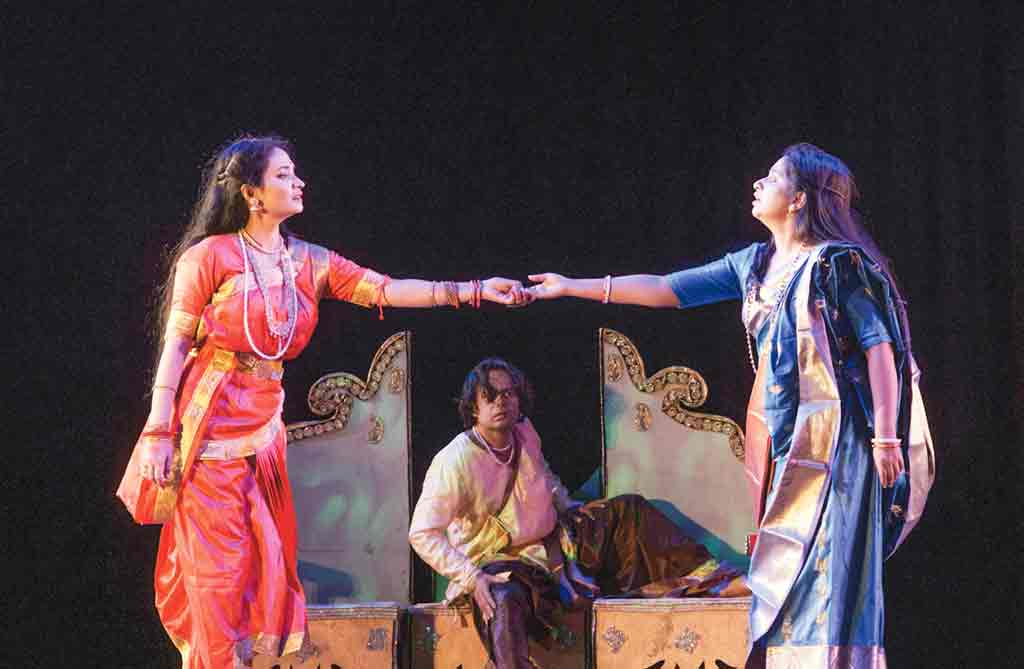মঞ্চনাটক: বটতলার ‘সখী রঙ্গমালা’ নাটকের দুই দিনে দুই প্রদর্শনী