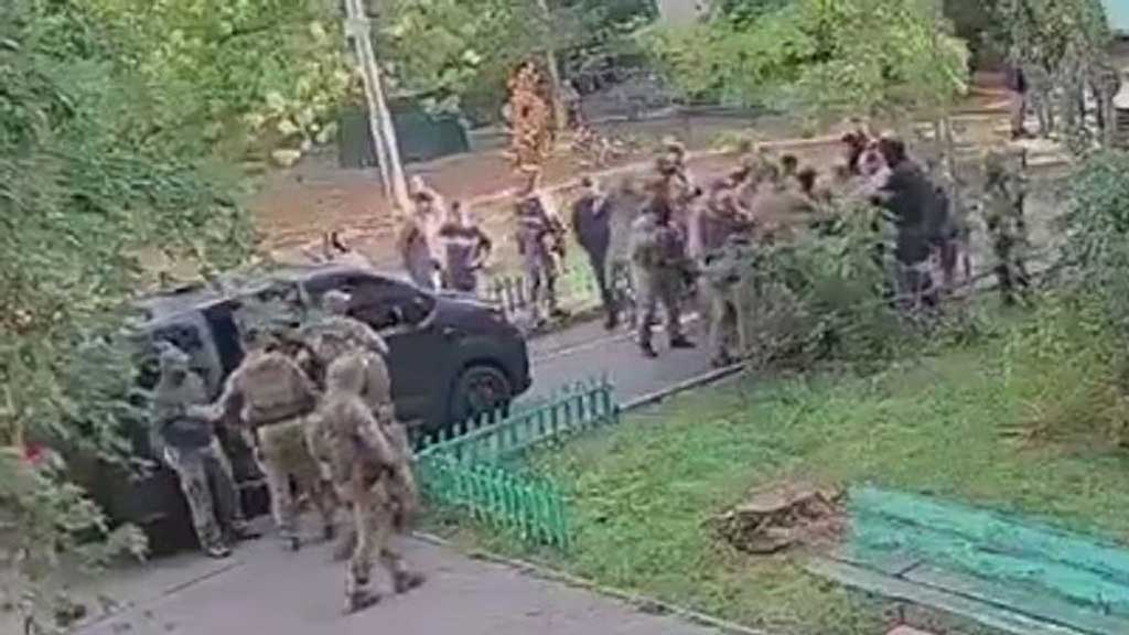 কিয়েভে ইউক্রেনেরই দুই গোয়েন্দা সংস্থার মধ্য ‘শুটআউট’