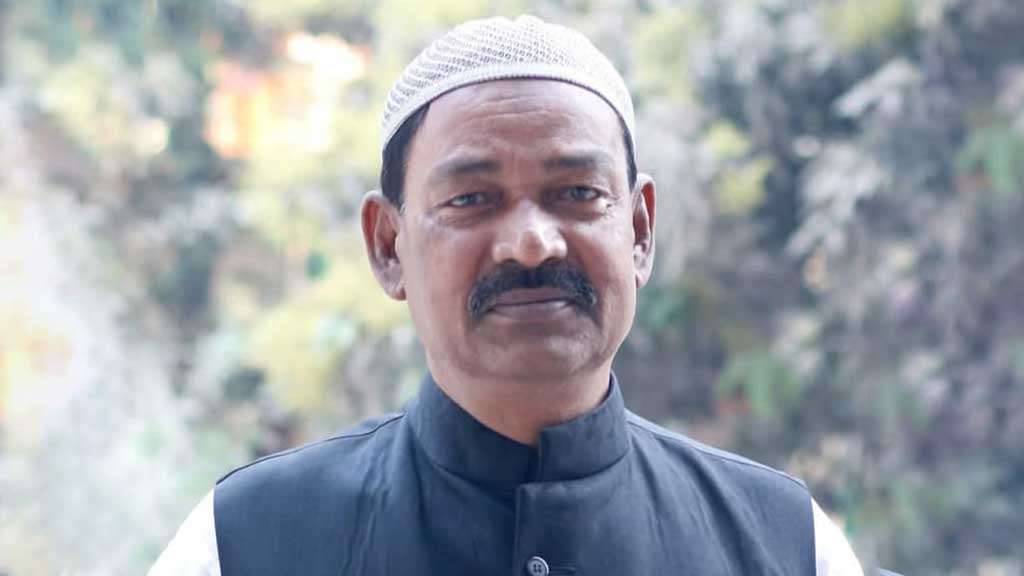 সিরাজগঞ্জে আওয়ামী লীগ নেতাকে পুলিশে দিল ছাত্র-জনতা