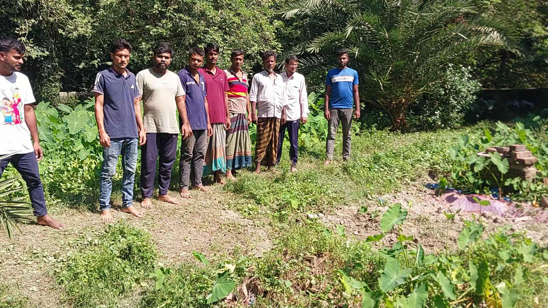 শাহজাদপুরে কবরস্থান থেকে ১৬টি কংকাল চুরির অভিযোগ
