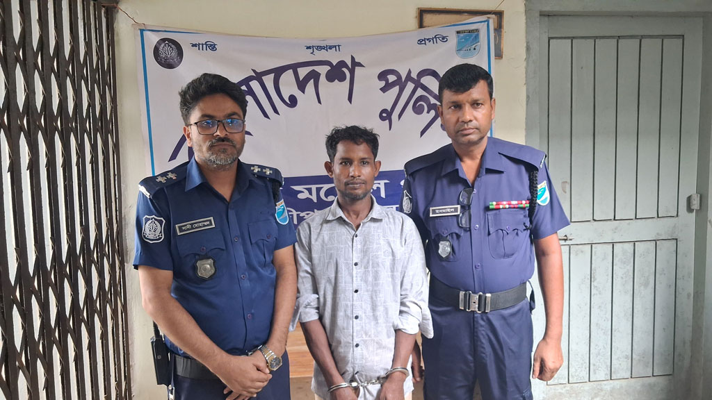 আশ্রয়ের কথা বলে সন্তানদের সামনে মাকে ধর্ষণ, প্রধান আসামি গ্রেপ্তার