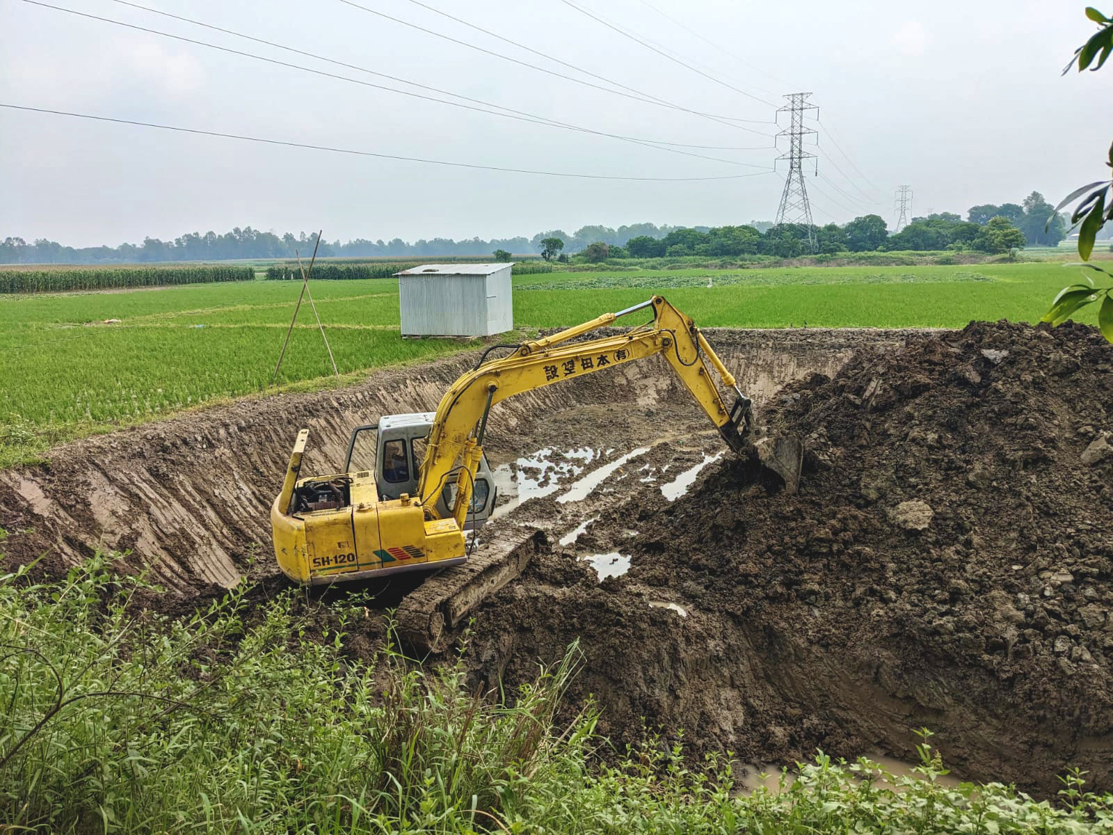 কৃষিজমির টপ সয়েল বিক্রির অভিযোগ, দুজনকে ৩ লাখ টাকা জরিমানা