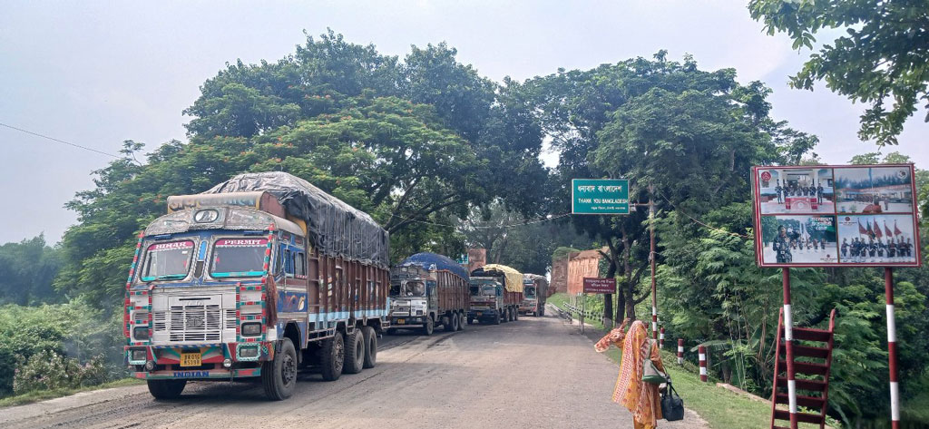ভারত থেকে এল ৫৬ টন টমেটো