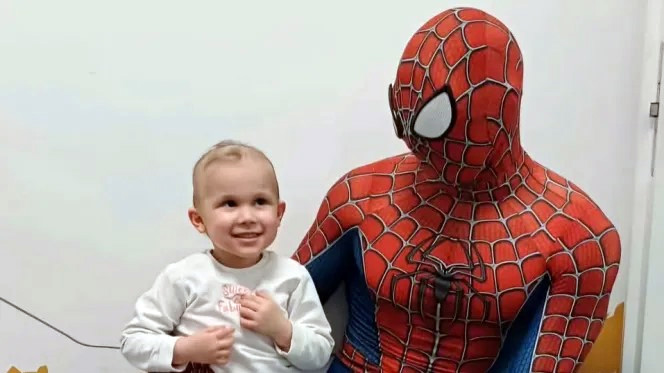 সত্যিকারের নায়ক হতে সুপারপাওয়ার লাগেনি ইতালির স্পাইডার-ম্যানের