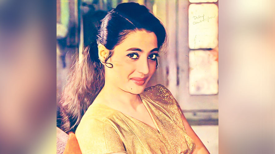 সুচিত্রা সেনের জন্মদিনে ছাত্রী নিবাসের পুনর্নামকরণের দাবি