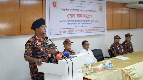 দুর্গাপূজায় নাশকতার হুমকির তথ্য নেই, স্বার্থান্বেষী মহল চেষ্টা করতে পারে: ফায়ার সার্ভিস 
