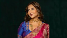 রানি গোলাপি শাড়িতে মুগ্ধতা ছড়ালেন স্বস্তিকা; নবমীর রাতে এভাবে সাজতে যে বিষয়গুলো মনে রাখতে পারেন